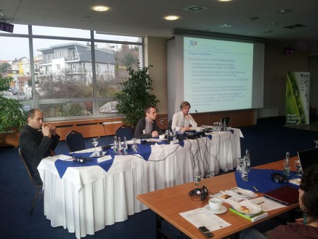 Herr Hura von der SKAT Programmdirektion stellt sich den Fragen des Publikums